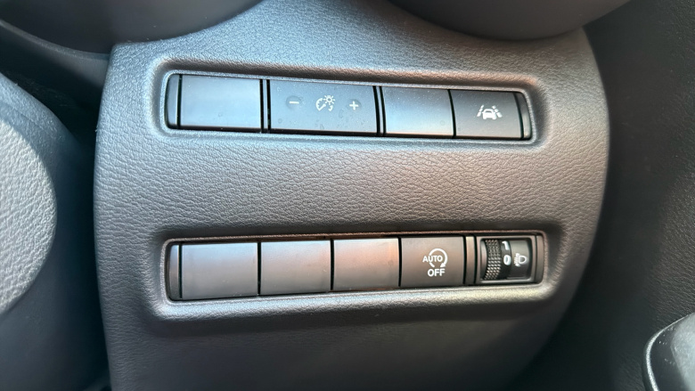 Nissan Juke 1.0 DiG-T 114 N-Connecta 5dr DCT Petrol Hatchback